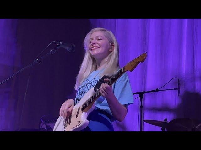 Alvvays - 'Not My Baby' [4K]