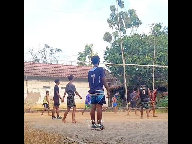 Smash volleyball || tyo bocil SMP viral. latihan bareng senior.