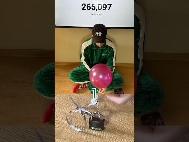 TRY TO GUESS HOW MANY BALLOONS DOES IT TAKES TO MAKE SCISSORS FLY!