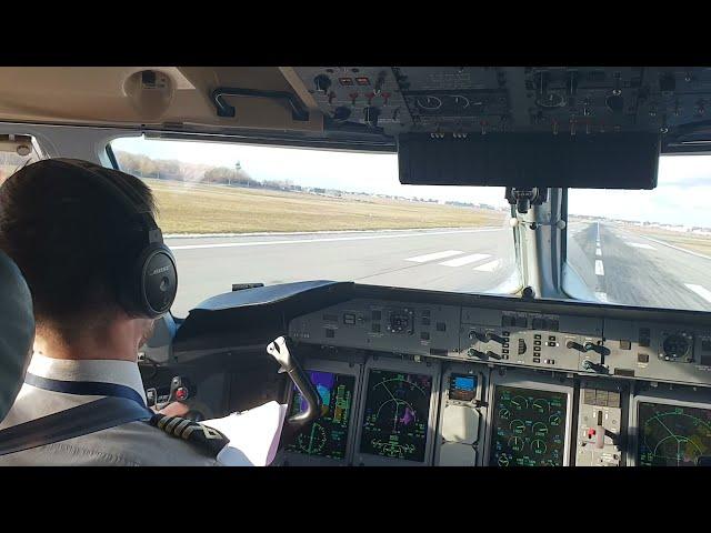 Dash 8 Q400 cockpit landing in Warsaw (WAW), gusty wind