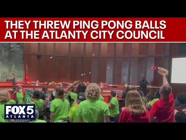 Ping pong balls fly at Atlanta City Hall | FOX 5 News