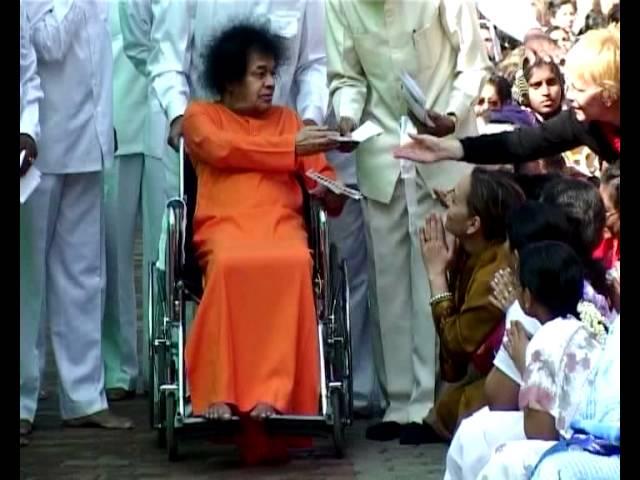 Sathya Sai Baba Miracle - Materialises A Ring