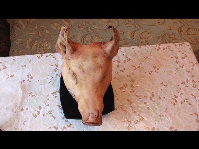 разделка  свиной головы Butchering a Pig's Head