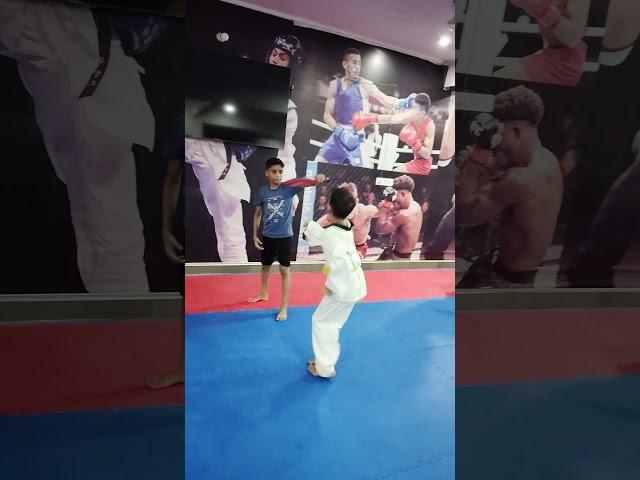 taekwondo#kickboxing #martialartsfight #karatelife