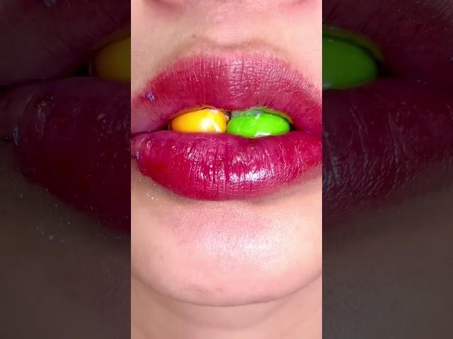 asmr 🟠🟢 BUBBLE GUM eating sounds #asmr