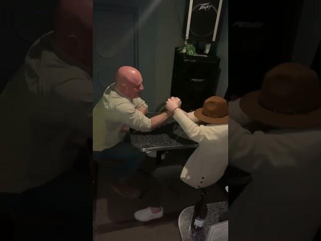 Arm Wrestling Fail, Lady punks Toddzilla