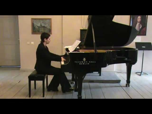 Olena Yuryeva plays Tariverdiev. Елена Юрьева играет Таривердиева