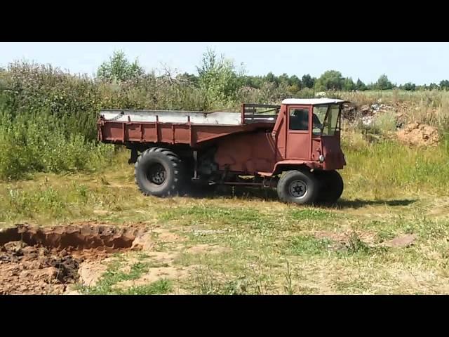 СШ-75 везет песок. Самоходное шасси Таганрожец.