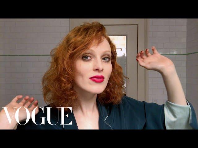 Karen Elson Does Manhattan Party Makeup | Beauty Secrets | Vogue