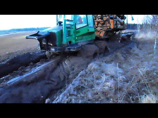 John Deere 810D in deep mud, total offroad