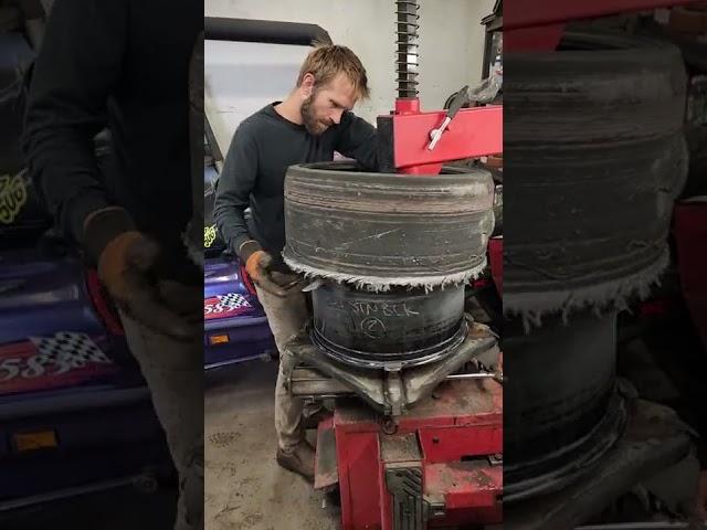 Lucam tire 305 25 20 look easy