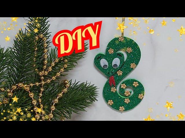 СИМВОЛ 2025 годаОЧАРОВАТЕЛЬНАЯ ЗМЕЯ своими руками Новогодние поделки. DIY. Christmas crafts.