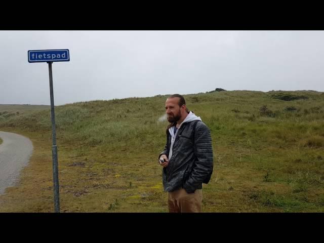 De Vrolijke Vaper on vacation part 6, vaping in the rain.