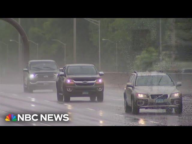 Severe weather threatens record holiday travel rush