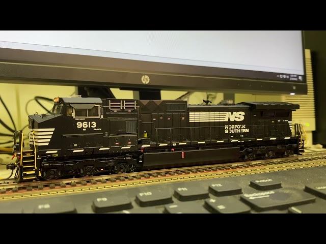 ESU Loksound 5 DCC Sound Demo: GE 16-7FDL16Y9 LATE EXH Ed2 (Sound File S0813) on ScaleTrains Dash 9