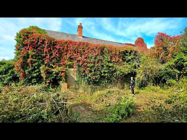 Exploring An Overgrown ABANDONED 1960s House Left For 60 Years - Abandoned Places