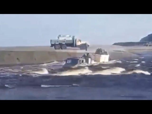 Переправа через бурную реку вброд на КамАЗе!
