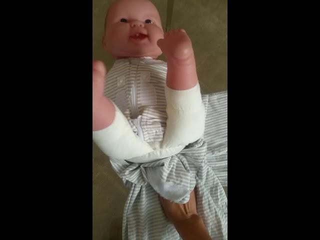 How to create a legs out swaddle | embé