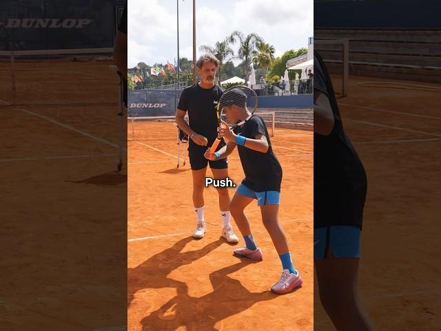 Backhand slice hack revealed! #tennis #slice #coachmouratoglou