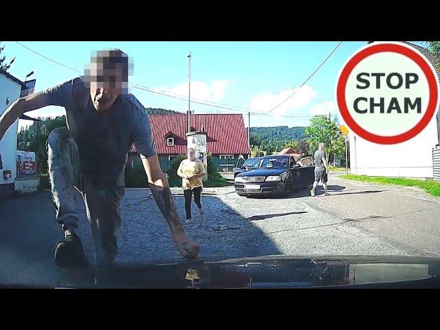Bandycki atak na kierowcę - skopał auto i wskoczył na maskę #1682 Wasze Filmy