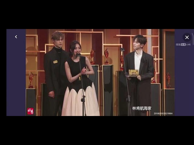 Лелуш вручает награду SOHU 25th Fashion awards