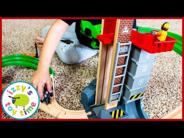 BRIO LIFT AND LOAD WAREHOUSE! Fun Toy Trains