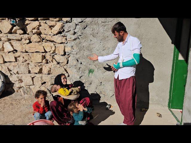 Throwing Nargis out: Mohammad's fight with the cameraman#ghazal_2000#nar
