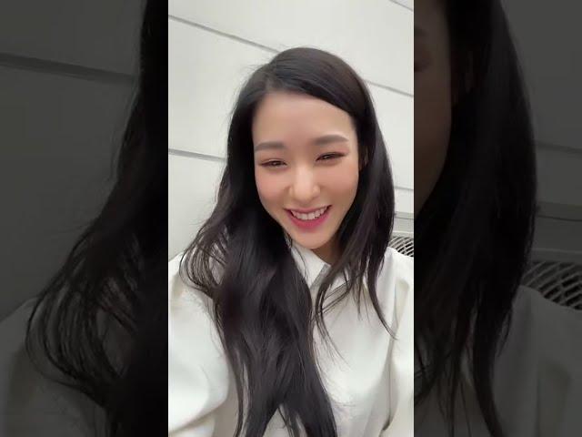 Tiffany IG Live w/ Yuri, Sunny, Yoona & Hyoyeon 