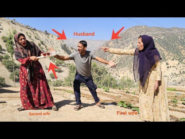 محبت؟:The second lady intends to take the husband away from the first lady and win his heart.