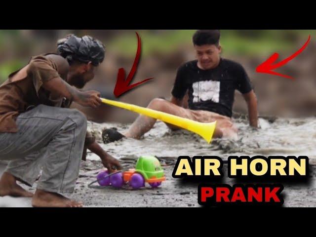 FAKE HORN COMPILATION "PUBLIC PRANK" Daming nagulat