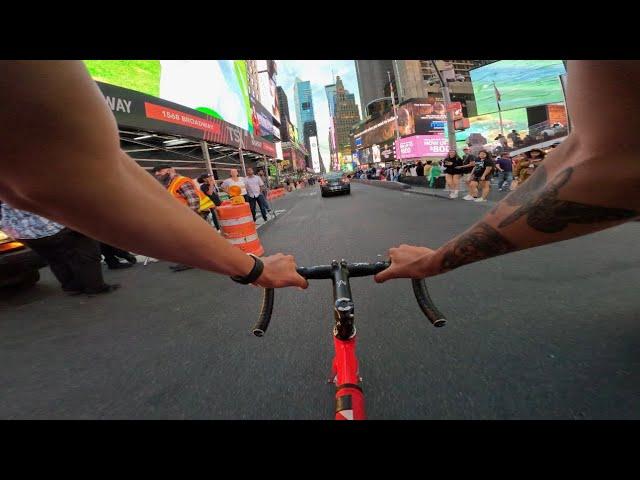 FIXED GEAR | POV Can’t stop, Won’t stop RIDING down MANHATTAN’S busiest street in NYC (CLOSE CALL)