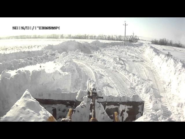 Трактор КИРОВЕЦ. Пробиваю и расширяю дорогу.