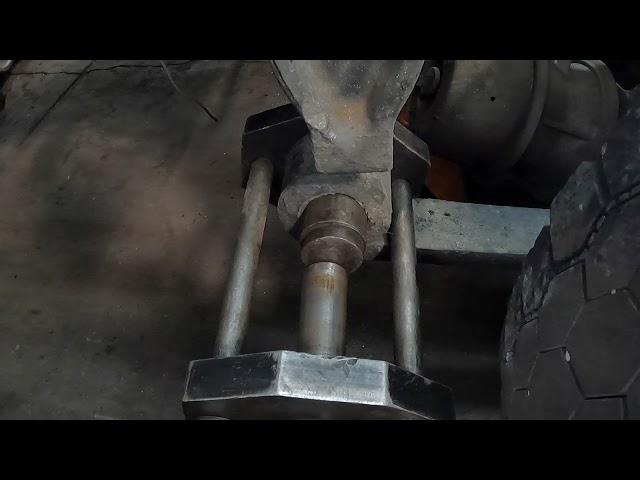 Rear Spring Eye Bushing Replacement | Freightliner Semi Truck