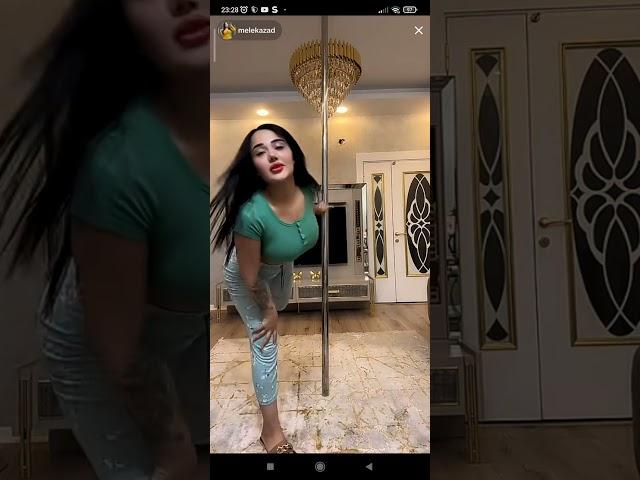 Melek Azad Canlı Yayında Twerk!!