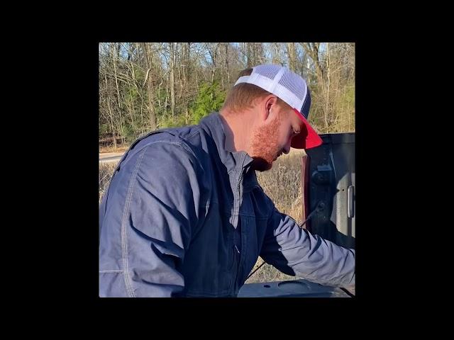 Oilfield top gauging an oil tank