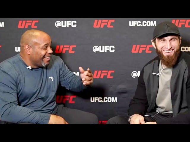 Анкалаев угорает с Кормье перед боем с Перейрой на UFC 313