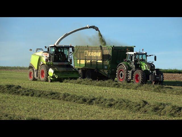 [4.Schnitt 2023] LU Schmidt Ronneburg Claas Jaguar 950 mit Fendt Abfahrern beim Gras Häckseln