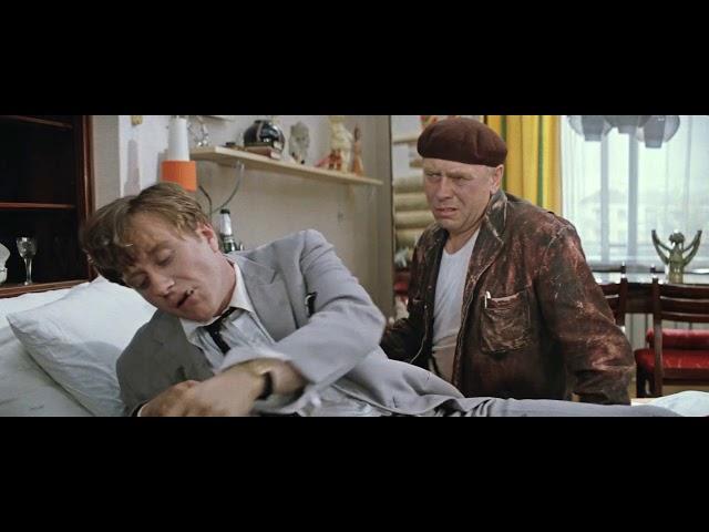 Мне нужно принять ванну, выпить чашечку кофе ))  Миронов и Папанов. Бриллиантовая рука (1968)