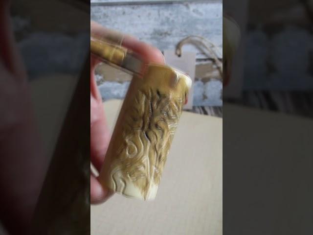 Вырезаю послания короеда #резьбаподереву #beetlebark #woodcarving
