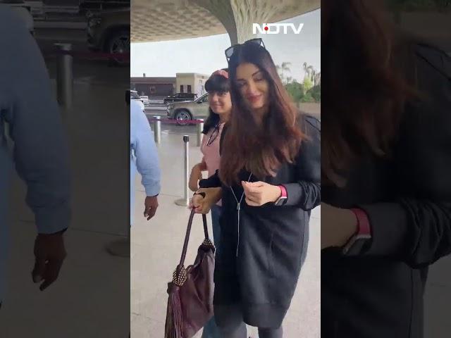 "Hello," Says Aishwarya Rai Bachchan's Daughter Aaradhya To Paparazzi