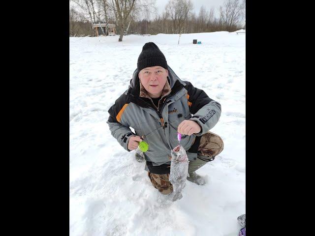 Рыбалка в Софрино,ловим форель со льда.