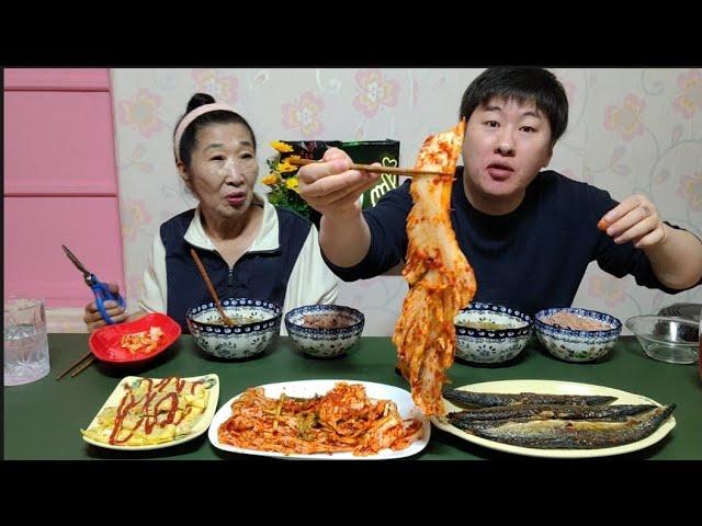 배추는역시 포기김치지~ 아삭아삭한게 끝내주네, 꽁치구이, 계란말이, 구수한 배추국 먹방~!!