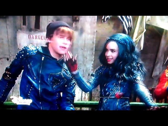 Descendants 2 chillin like villain