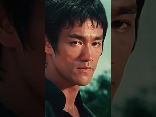 Fighting Bruce lee #kungfu #brucelee #martialarts #movie #karate #martial #fightingsport #kungfufigh