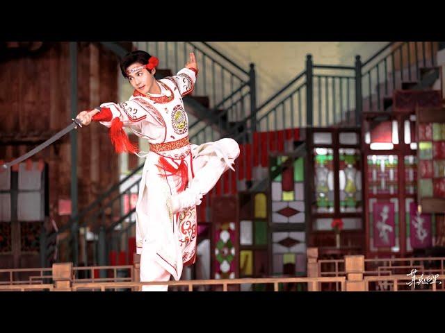 20240503 #zhengyecheng "Keep Running" sword dance 奔跑吧舞剑 #郑业成 舞剑帅气出场，不愧是专业京剧武生出身，戏曲功底杠杠滴！引发现场掌声哇声一片