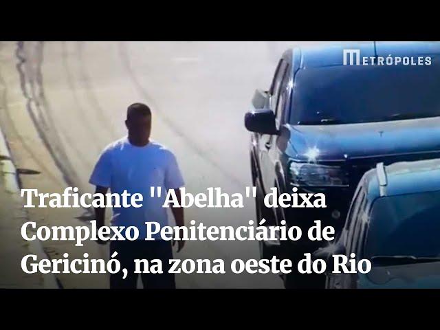 Traficante "Abelha" deixa Complexo Penitenciário de Gericinó, na zona oeste do Rio