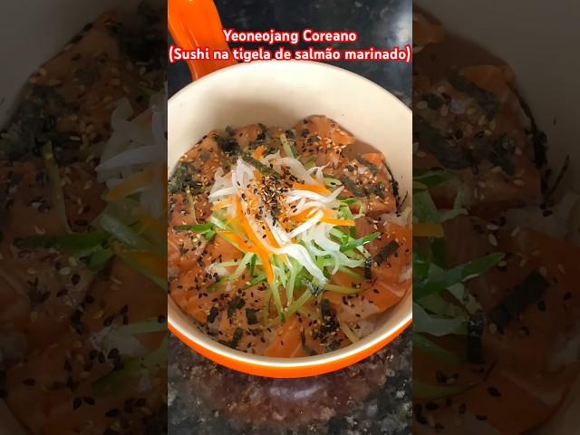 YEONEOJANG COREANO (Sushi na tigela de salmão marinado)