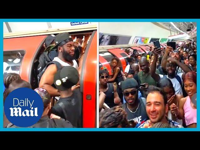 Notting Hill Carnival chaos: Passengers shoved onto Underground train in crazy scenes