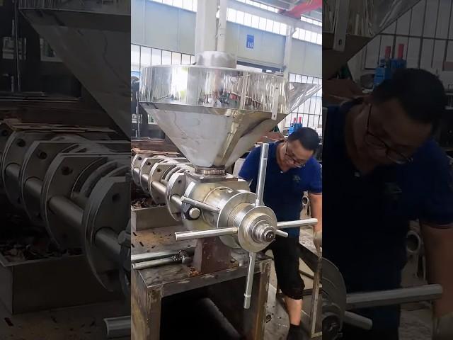 Screw oil press machine assembly and test with oil cake #oilpress #machine #factory#oilmaking
