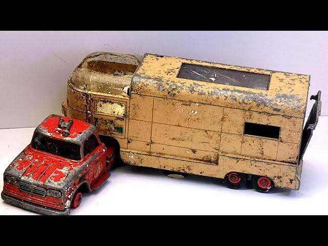 Matchbox restoration Dodge Articulated Horse Van No. K 18. A cast model toy.